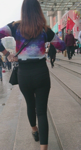 细腰大臀小靓妇