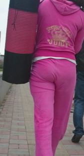 红紧呢绒包臀上楼梯