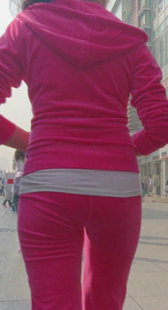 呢绒包臀红裤小少妇