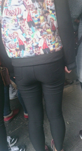 性感圆紧打底裤小妹