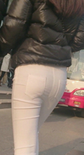 性感宽臀白裤少妇