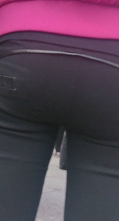 宽臀打底黑裤小少妇