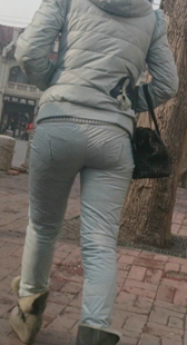 跟拍包臀布裤小少妇