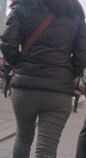 斑点布裤小少妇