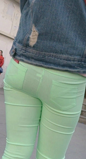 性感绿色打底裤内痕明显