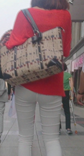 性感白裤紧内痕少妇