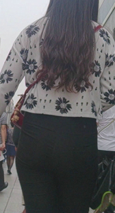 风骚宽大臀打底裤小少妇