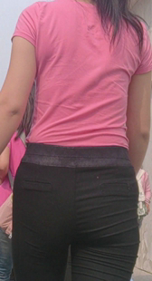 高挑宽臀打底裤少妇