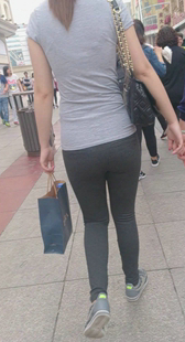 超紧呢绒裤圆臀少妇