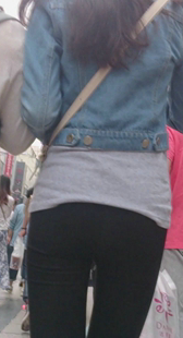 紧臀打底裤美少妇