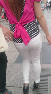 非主流白裤小妹