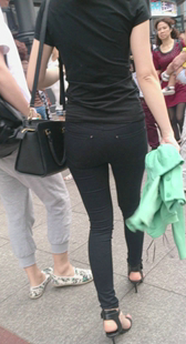 高跟大PP很会扭