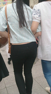 街拍打底裤超紧臀