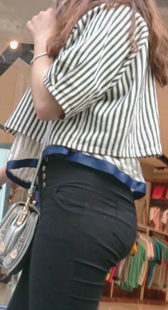 翘臀打底裤美女