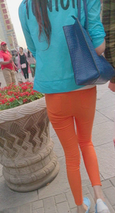 橘红包臀紧身裤小少妇