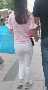 街拍紧身白裤情侣