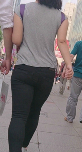 打底黑裤宽大臀口味重