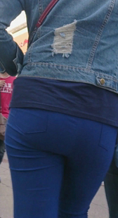 街拍蓝裤重口味大妈