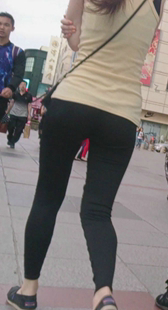 细腰紧身裤小少妇