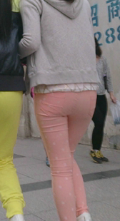 粉裤紧臀小妹开发少