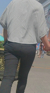 条纹黑裤小少妇