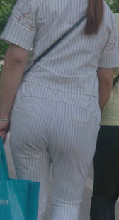 条纹白裤重口味大妈