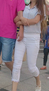 白裤大宽臀风骚少妇