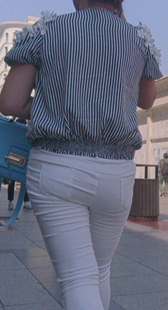 白裤紧臀小少妇