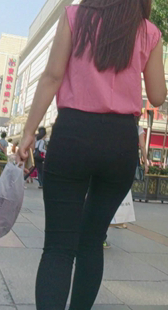 紧身宽臀打底裤少妇