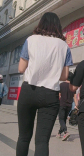 小少妇和大妈两黑臀