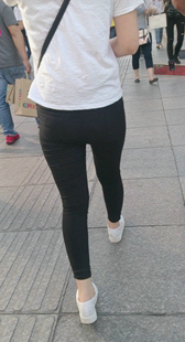 跟拍宽臀打底裤很会扭