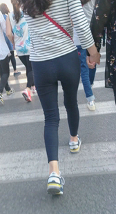 成熟少妇黑紧打底裤