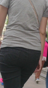 眼镜宽臀小少妇