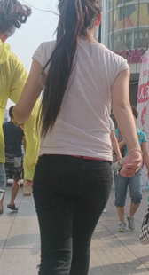 圆臀打底裤美少妇