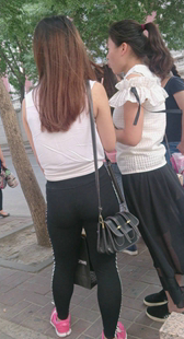 紧身健美裤小妹