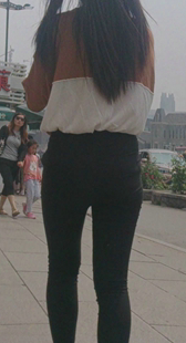 跟拍紧臀黑裤小妹