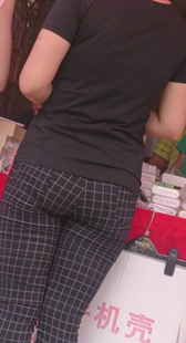 条纹包臀大妈紧内痕