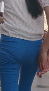 蓝裤小少妇真会扭