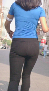 宽大臀打底裤真会扭