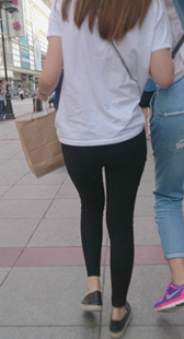 紧裤小妹来逛街