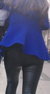 超紧皮裤圆臀少妇