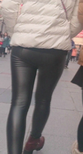 冬天超紧皮裤少妇