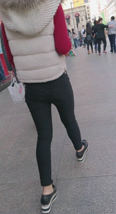 打底裤少妇身材变形