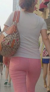 性感粉裤丰臀少妇