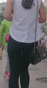 打底黑裤小少妇视频