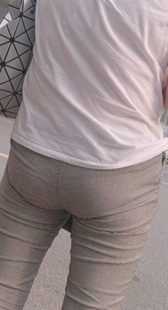 灰紧布裤小少妇