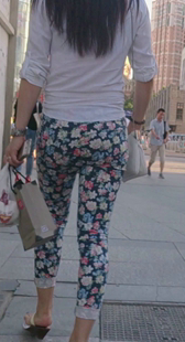 跟拍花裤小少妇