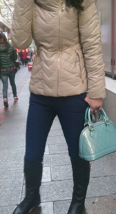 街拍蓝裤大妈视频