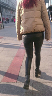 街拍紧身皮裤视频