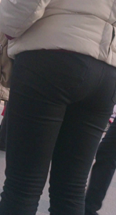 广场超紧黑裤子